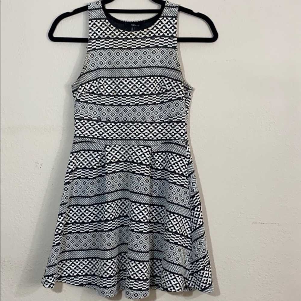 Pattered dress - Picture 1 of 2